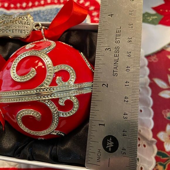 EUC Pandora Christmas Spectacular Radio City Rockettes ornament with Charm - Picture 4 of 9